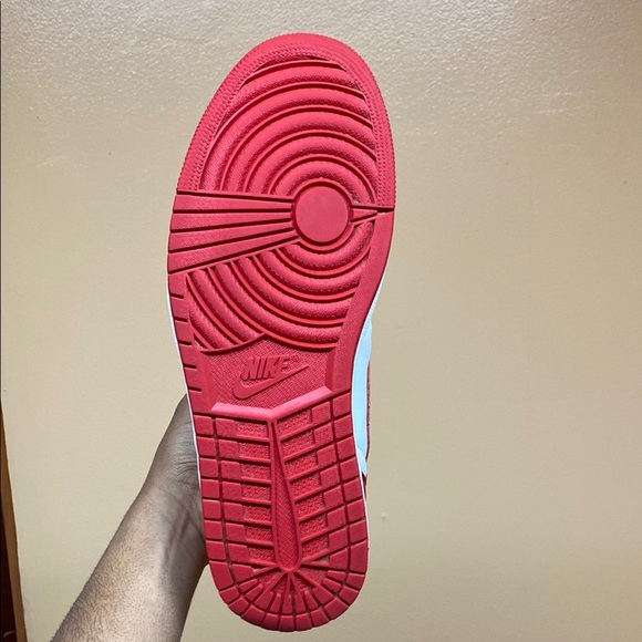 Air Jordan 1 Retro High OG “Heritage” - Picture 14 of 17